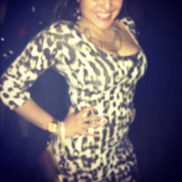 Guess cheetah print stretchy dress with black lace in the back. - Picture 13 of 13